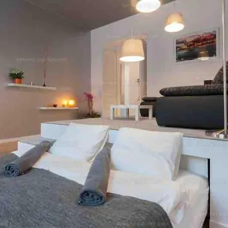 Downtown Oasis - Your Adventure Starts Here Apartment